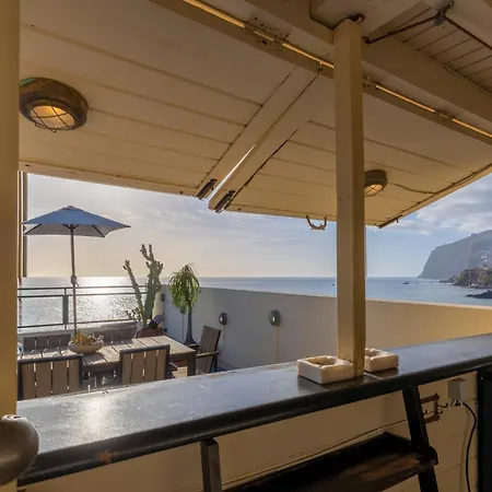 Flowers Island House 8 Infinity * Funchal (Madeira)