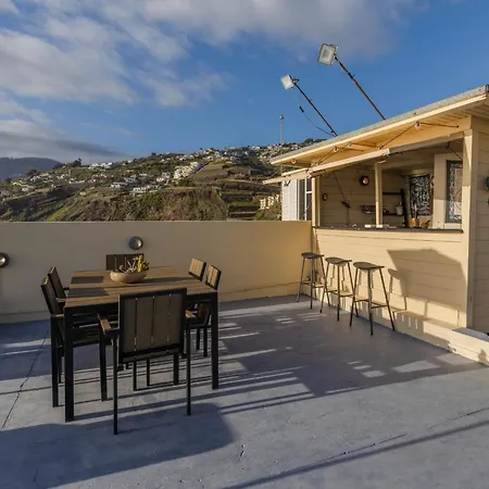 Flowers Island House 8 Infinity * Funchal (Madeira)