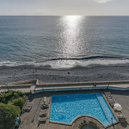 Flowers Island House 8 Infinity