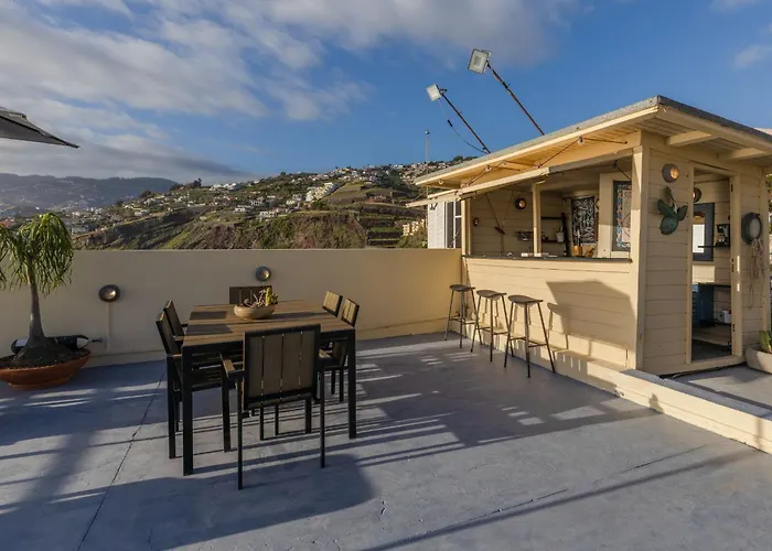 Flowers Island House 8 Infinity * 丰沙尔