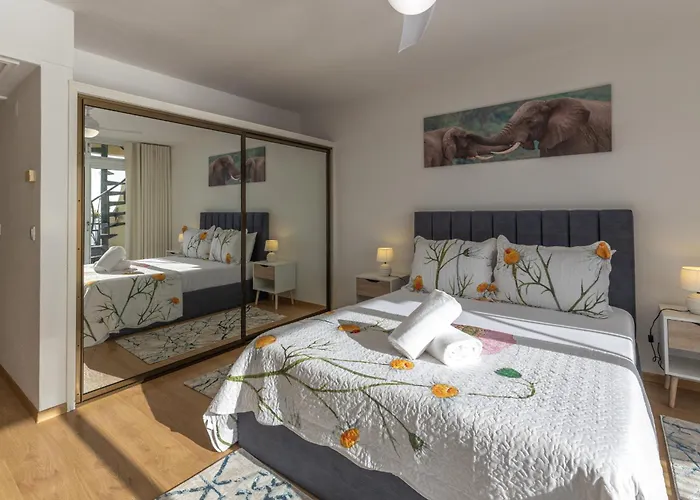 Flowers Island House 8 Infinity